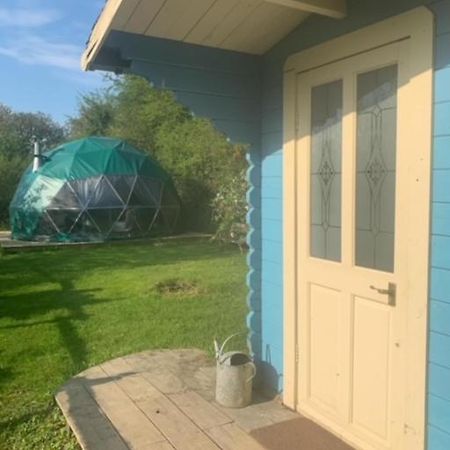 Готель Ceridwen Glamping, Double Decker Bus And Yurts Llandysul Екстер'єр фото
