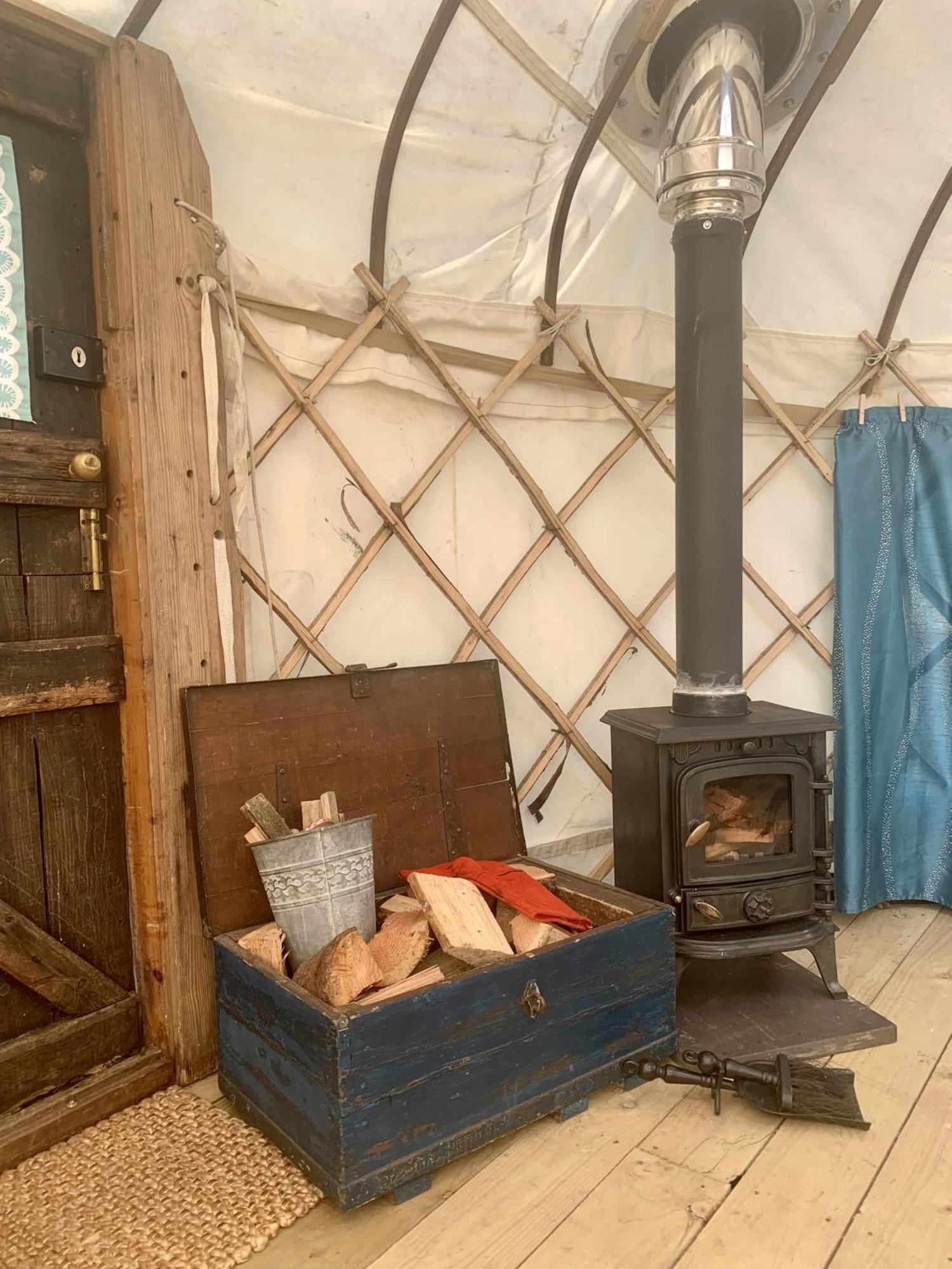 Готель Ceridwen Glamping, Double Decker Bus And Yurts Llandysul Екстер'єр фото