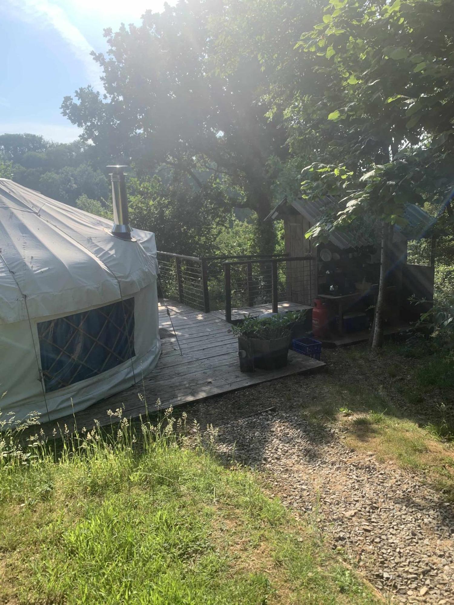 Готель Ceridwen Glamping, Double Decker Bus And Yurts Llandysul Екстер'єр фото