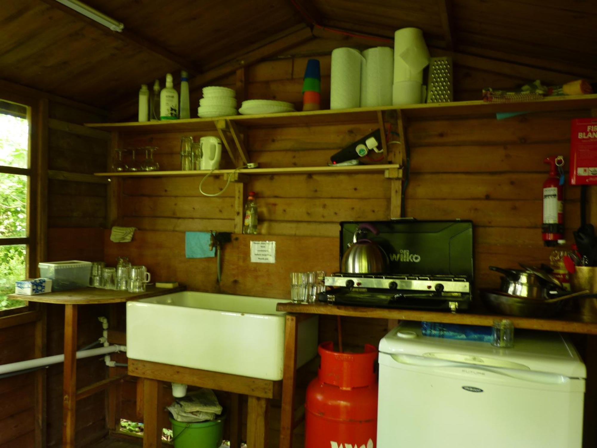 Готель Ceridwen Glamping, Double Decker Bus And Yurts Llandysul Екстер'єр фото
