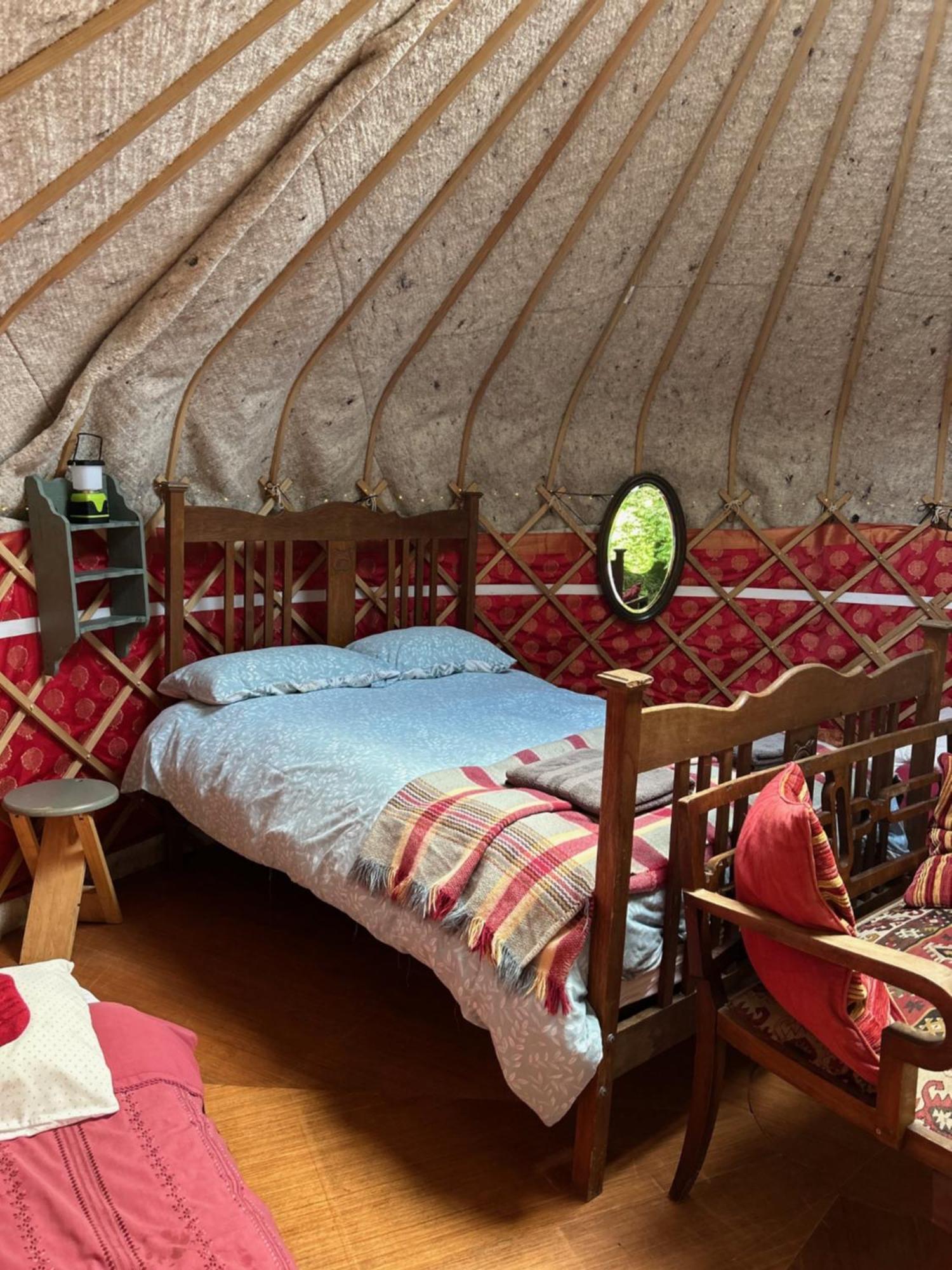 Готель Ceridwen Glamping, Double Decker Bus And Yurts Llandysul Екстер'єр фото