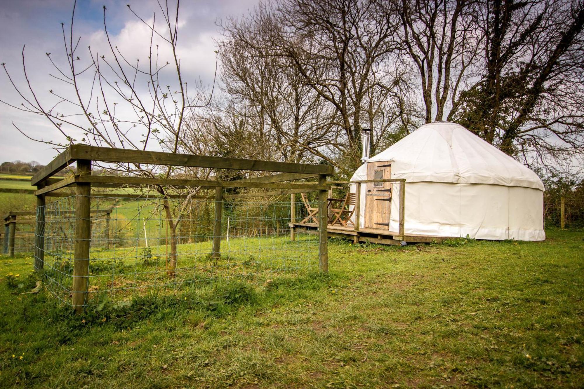 Готель Ceridwen Glamping, Double Decker Bus And Yurts Llandysul Екстер'єр фото