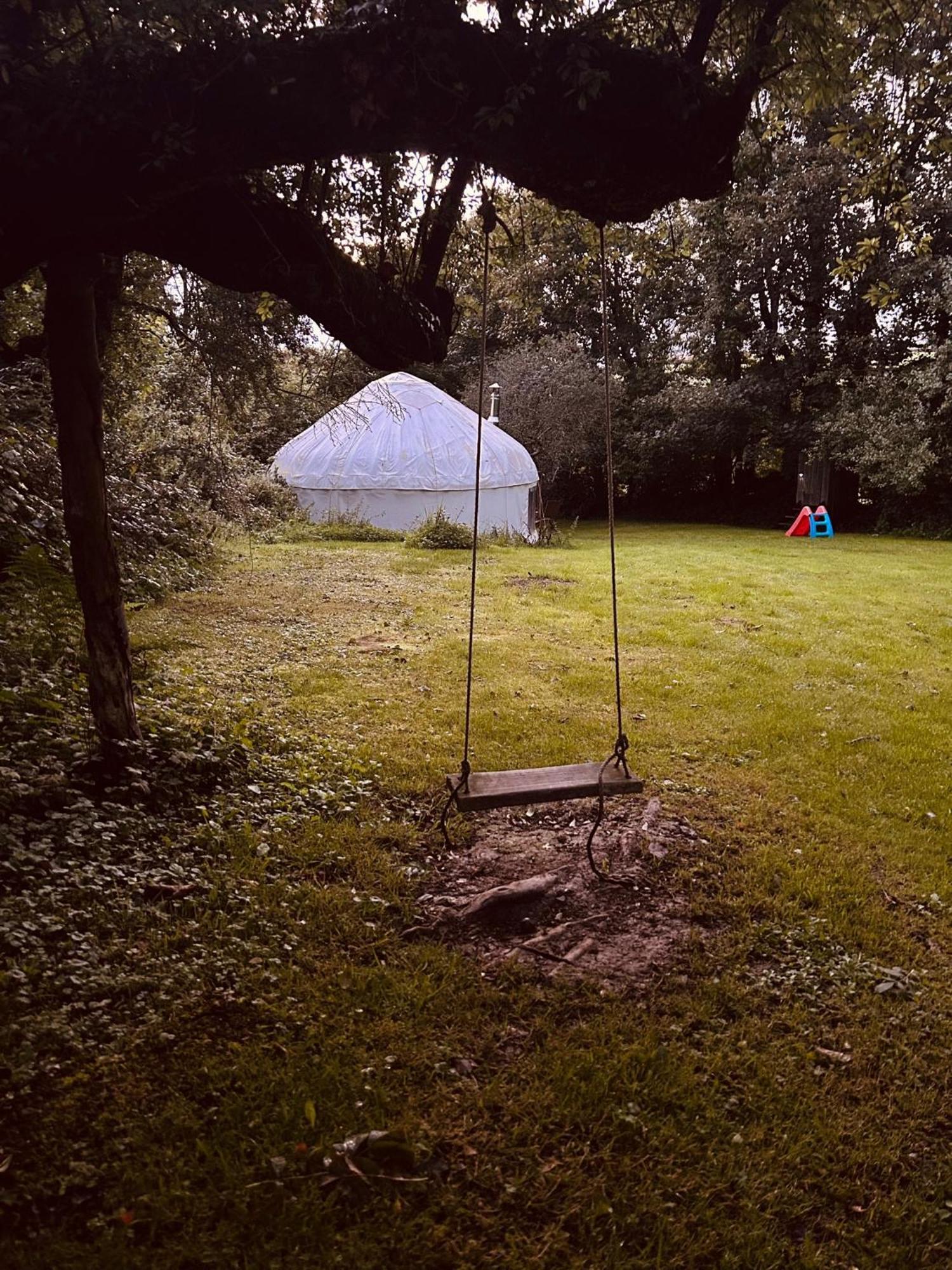 Готель Ceridwen Glamping, Double Decker Bus And Yurts Llandysul Екстер'єр фото