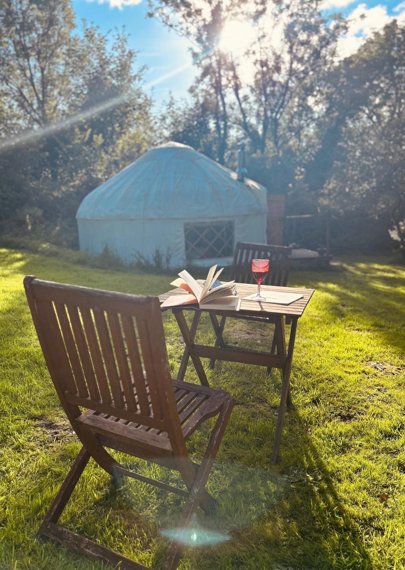 Готель Ceridwen Glamping, Double Decker Bus And Yurts Llandysul Екстер'єр фото