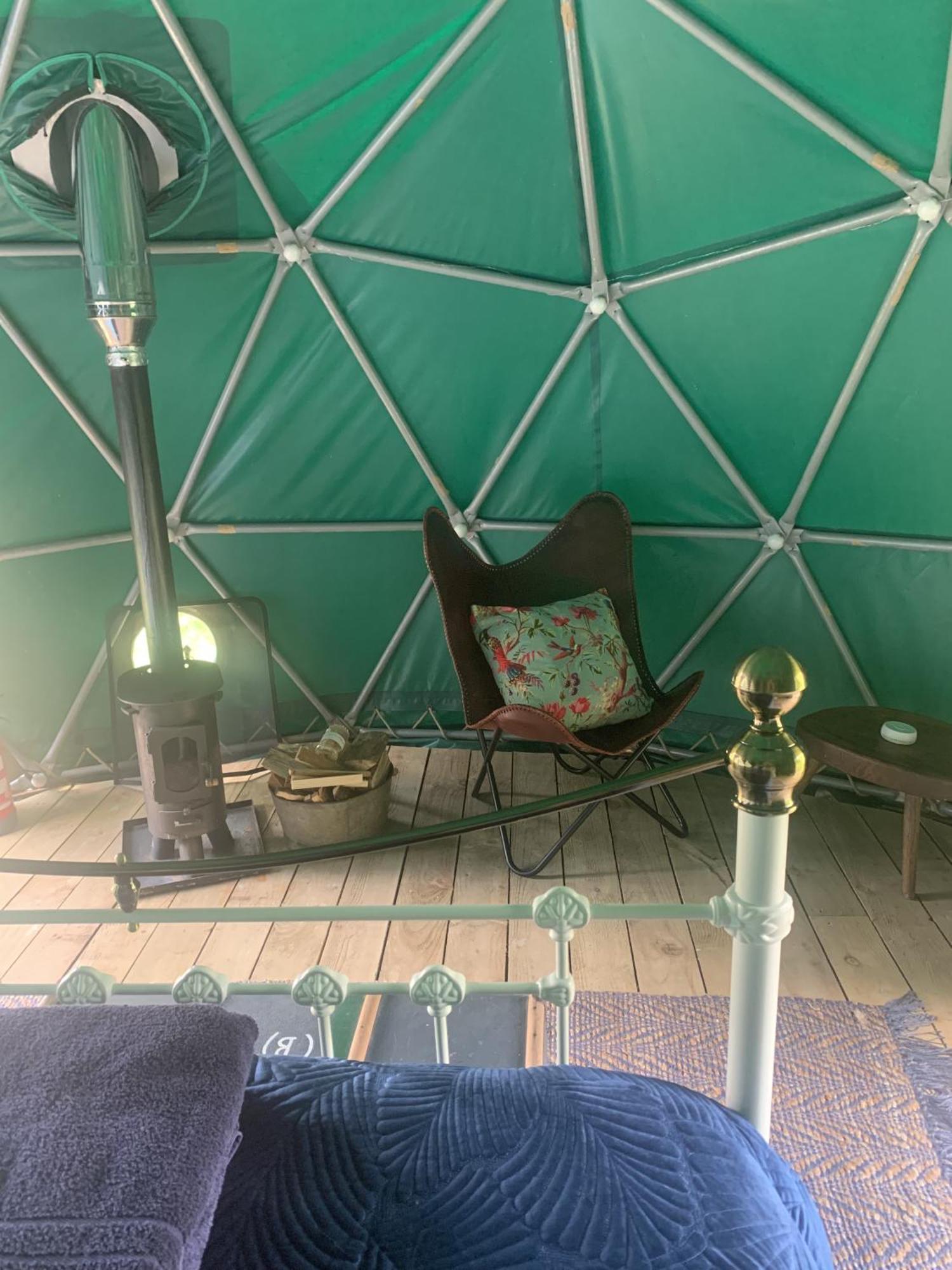 Готель Ceridwen Glamping, Double Decker Bus And Yurts Llandysul Екстер'єр фото