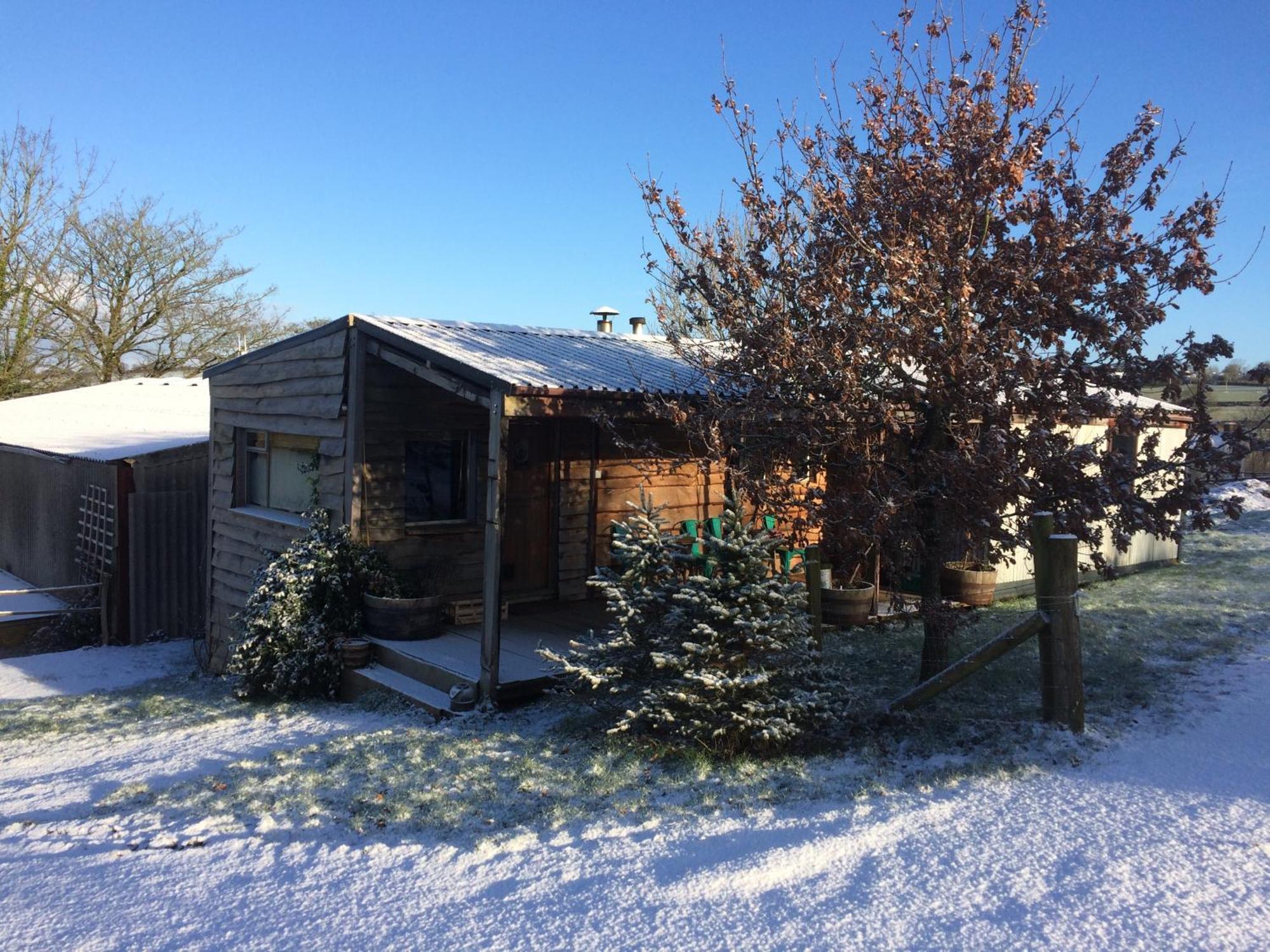 Готель Ceridwen Glamping, Double Decker Bus And Yurts Llandysul Екстер'єр фото