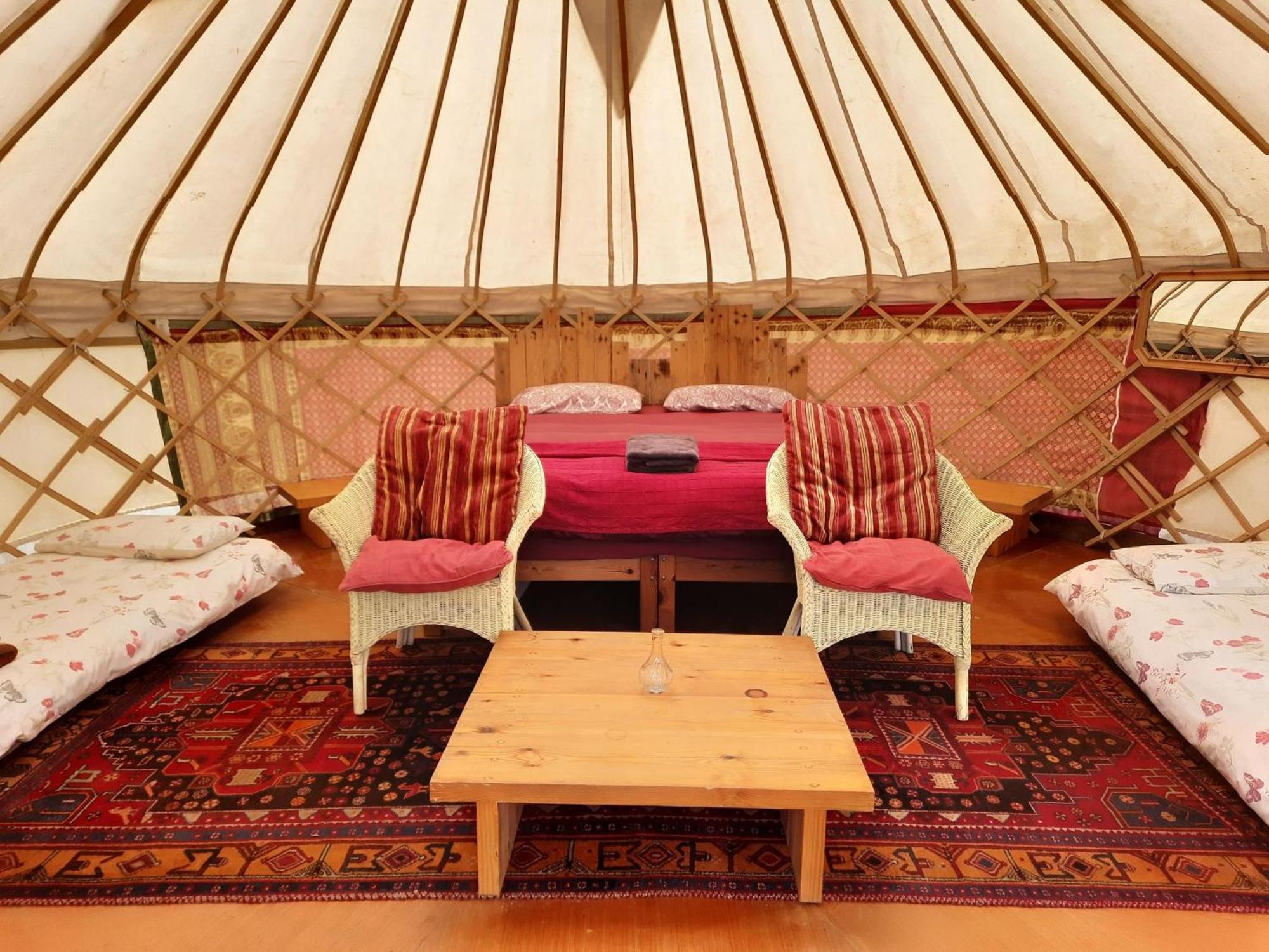 Готель Ceridwen Glamping, Double Decker Bus And Yurts Llandysul Екстер'єр фото
