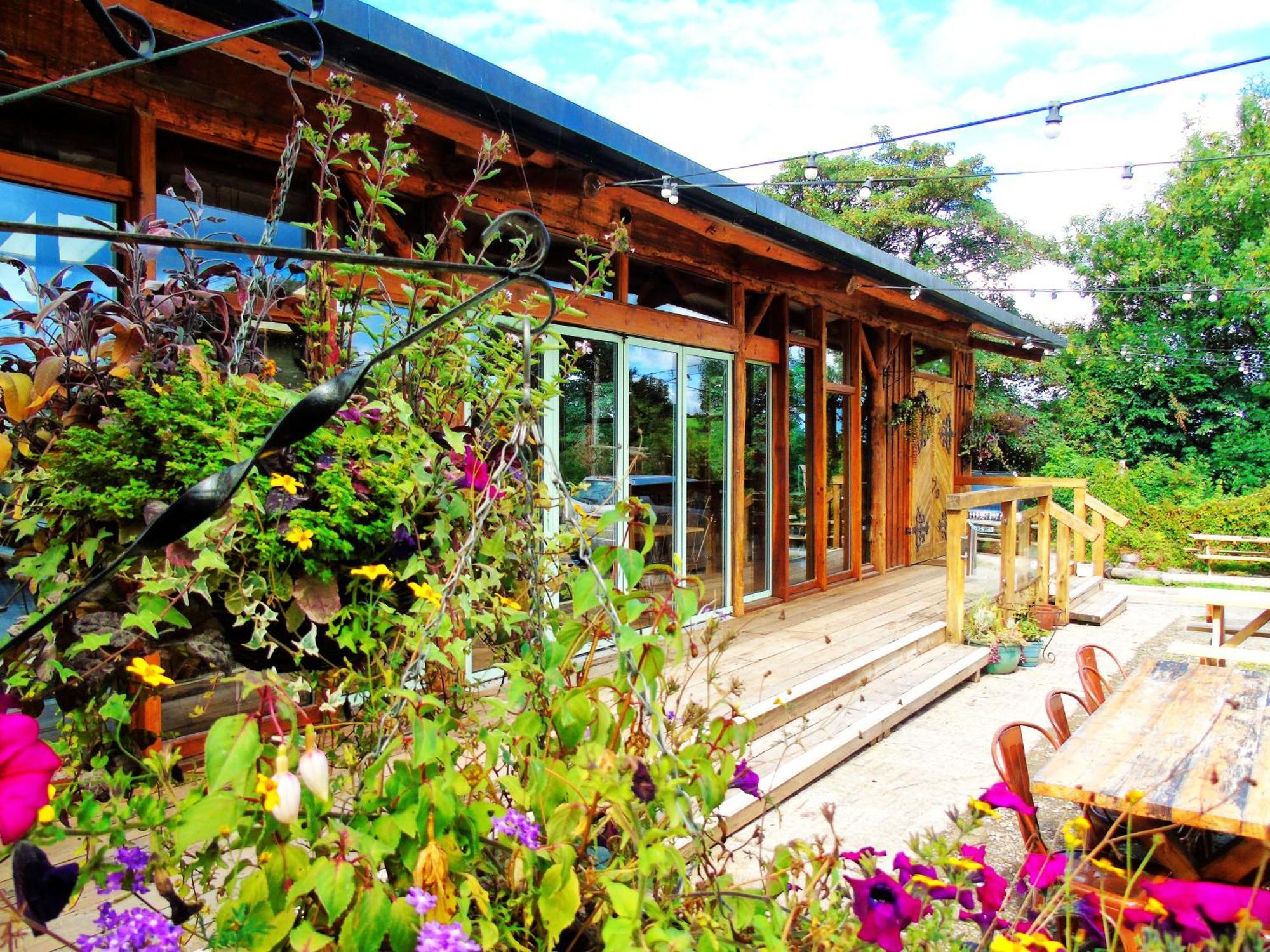 Готель Ceridwen Glamping, Double Decker Bus And Yurts Llandysul Екстер'єр фото