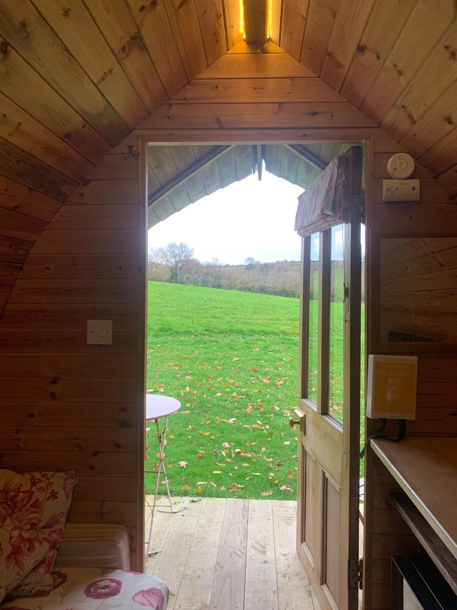 Готель Ceridwen Glamping, Double Decker Bus And Yurts Llandysul Екстер'єр фото