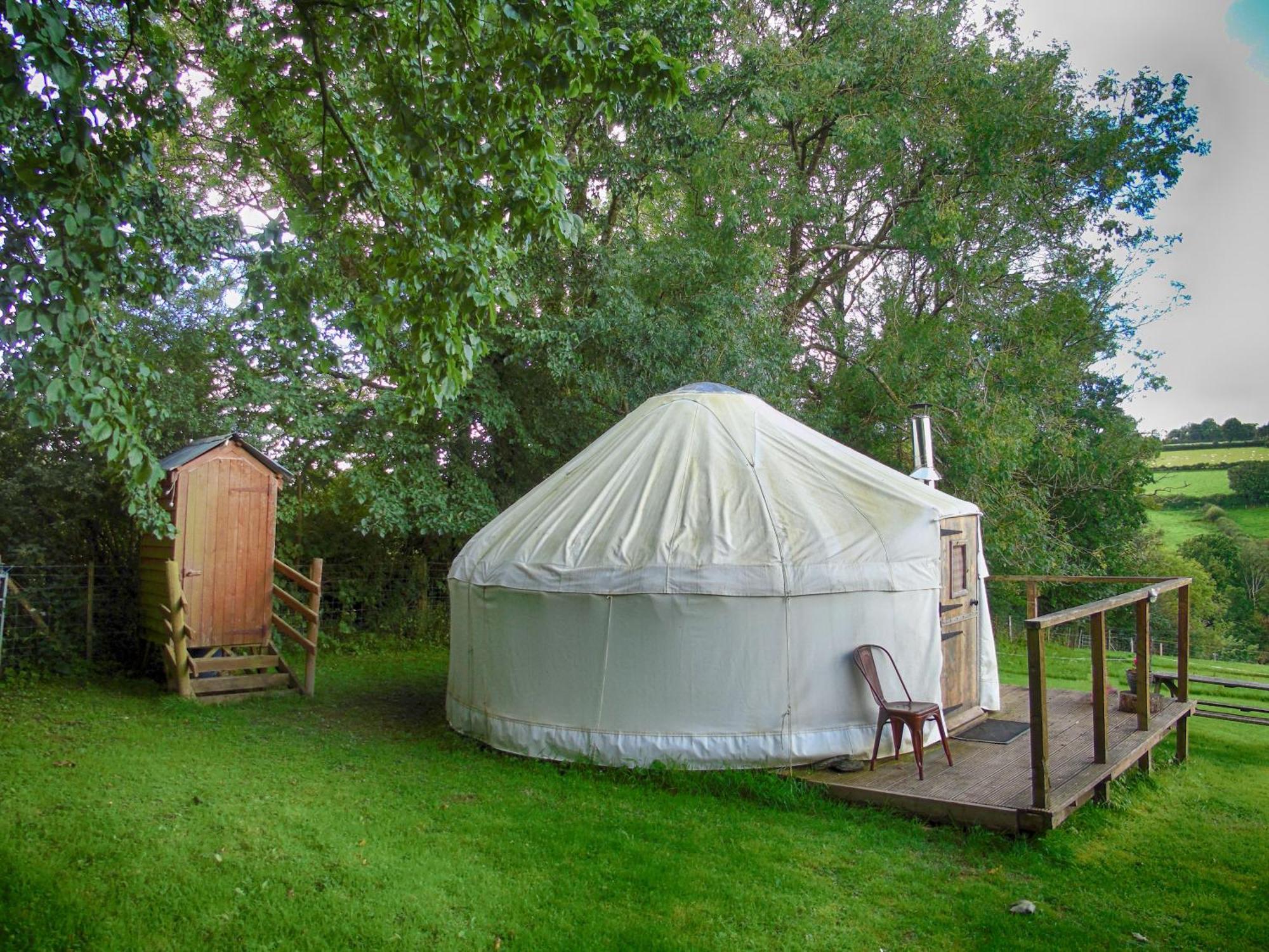 Готель Ceridwen Glamping, Double Decker Bus And Yurts Llandysul Екстер'єр фото