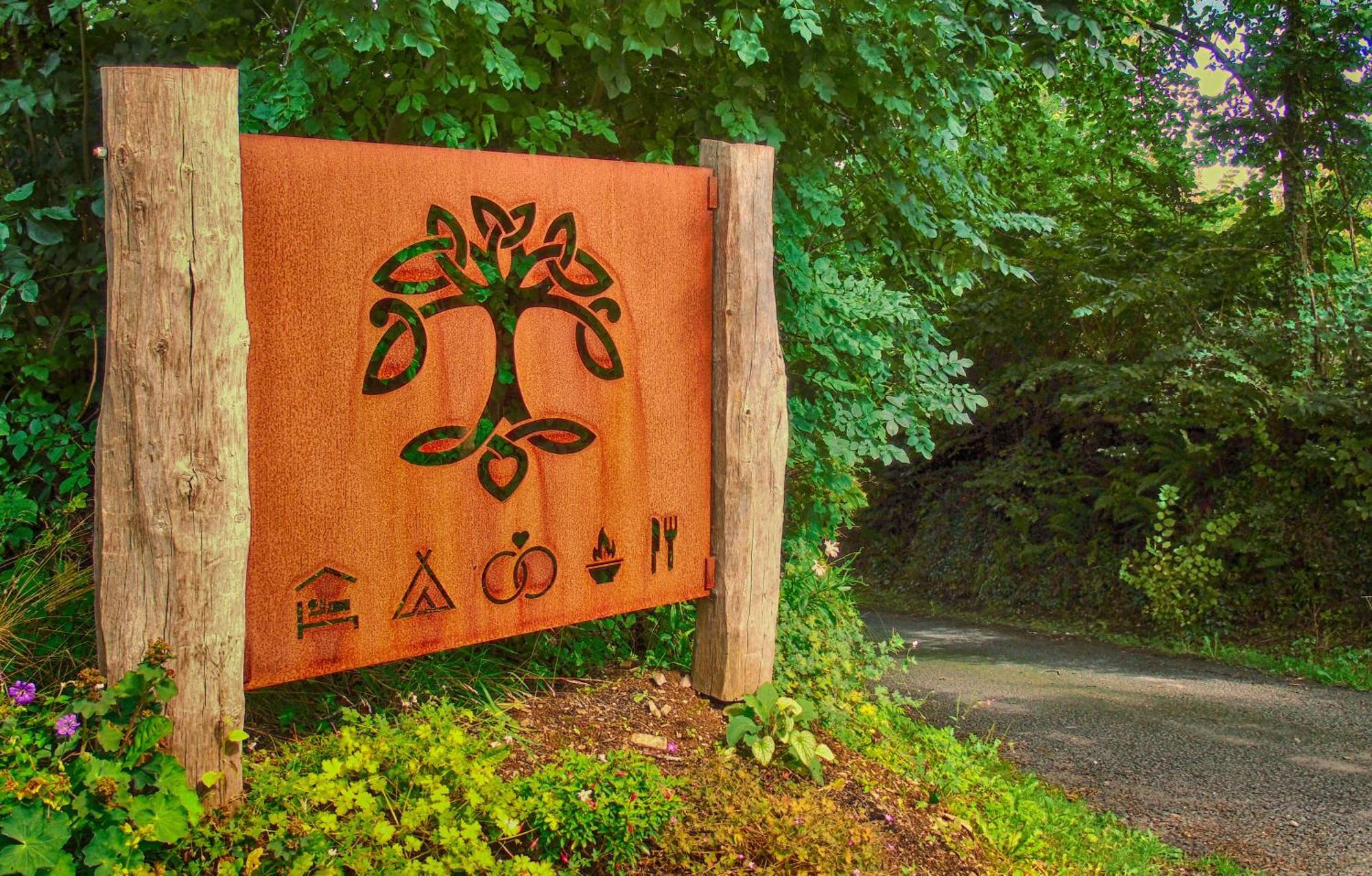 Готель Ceridwen Glamping, Double Decker Bus And Yurts Llandysul Екстер'єр фото