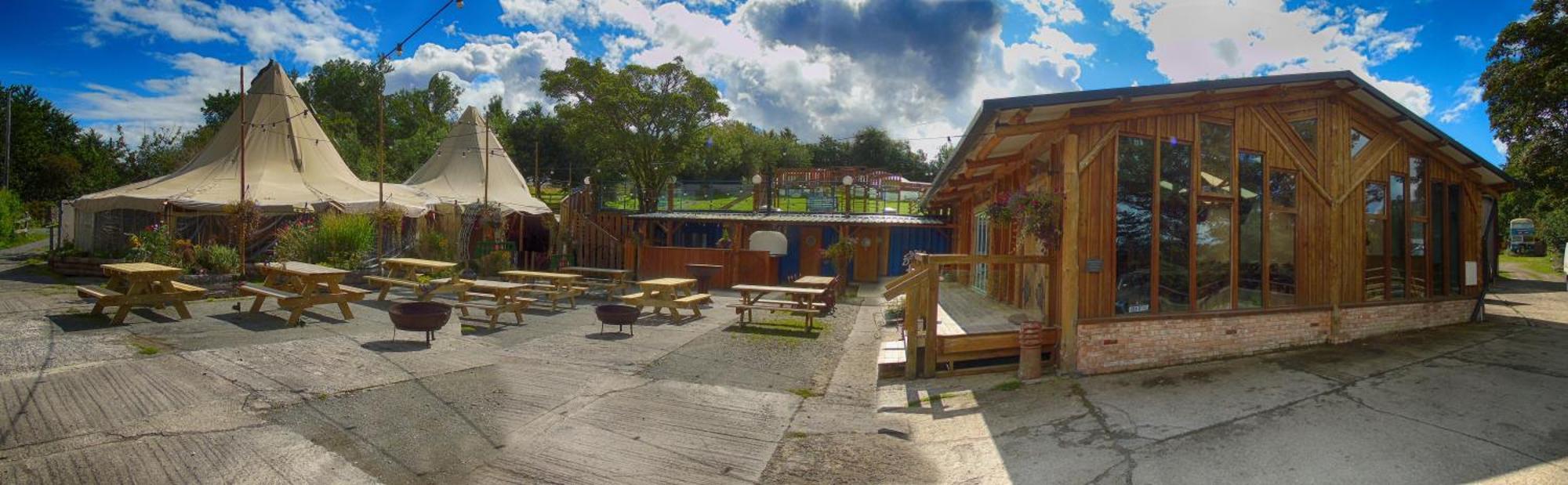 Готель Ceridwen Glamping, Double Decker Bus And Yurts Llandysul Екстер'єр фото