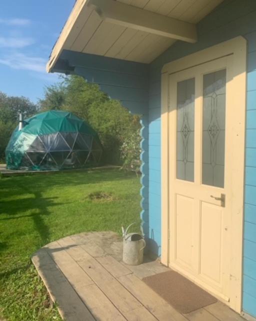 Готель Ceridwen Glamping, Double Decker Bus And Yurts Llandysul Екстер'єр фото