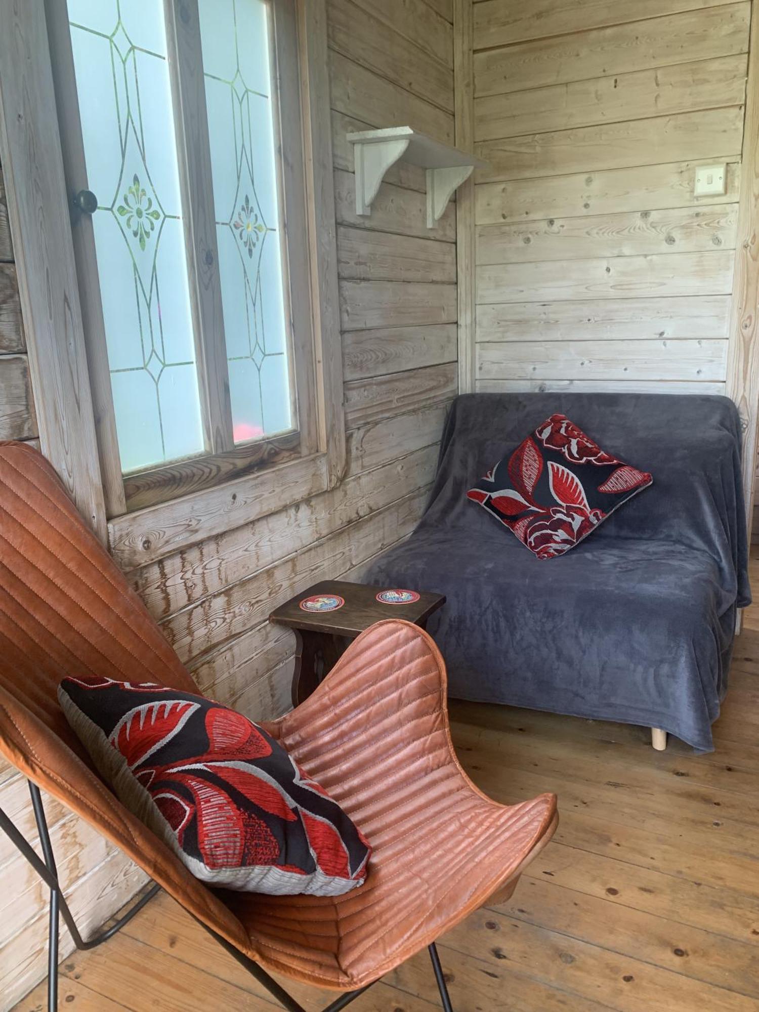 Готель Ceridwen Glamping, Double Decker Bus And Yurts Llandysul Екстер'єр фото