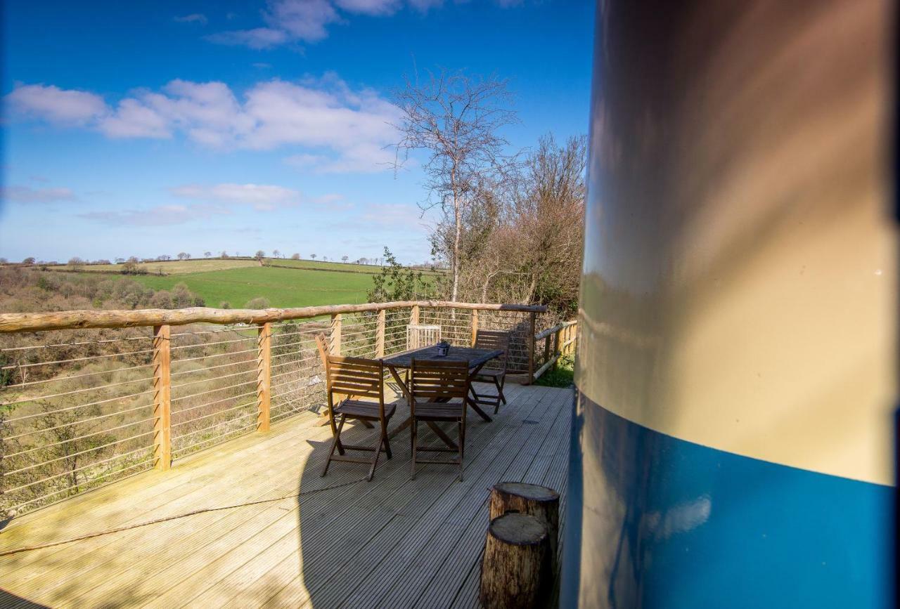 Готель Ceridwen Glamping, Double Decker Bus And Yurts Llandysul Екстер'єр фото